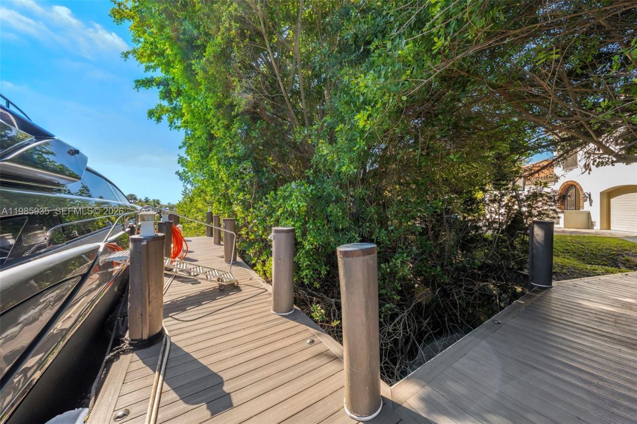 9401 Journeys End Rd , Coral Gables, FL 33156 Photo