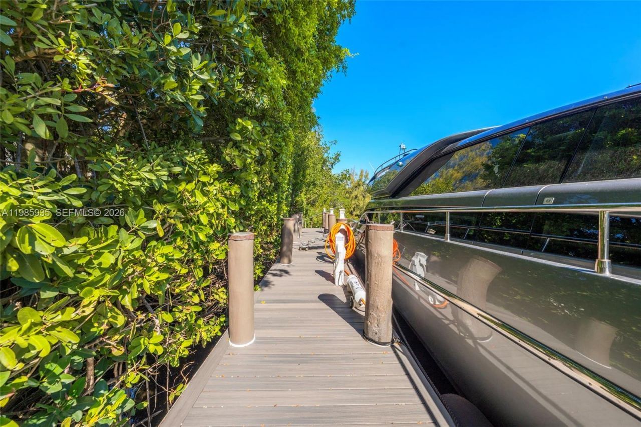 9401 Journeys End Rd , Coral Gables, FL 33156 Photo