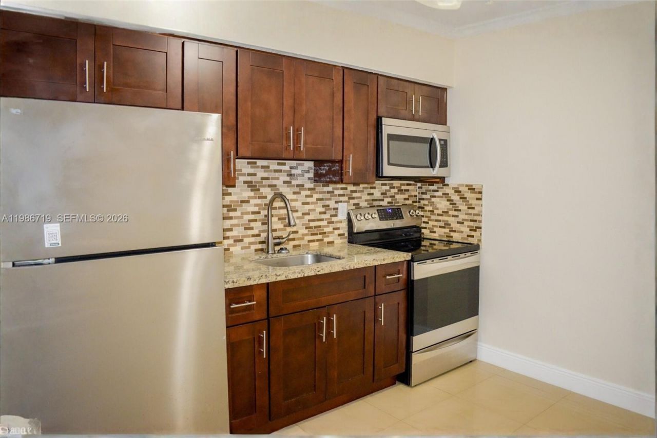4260 NW 31st Ter, Unit 2, Lauderdale Lakes, FL 33309 Photo