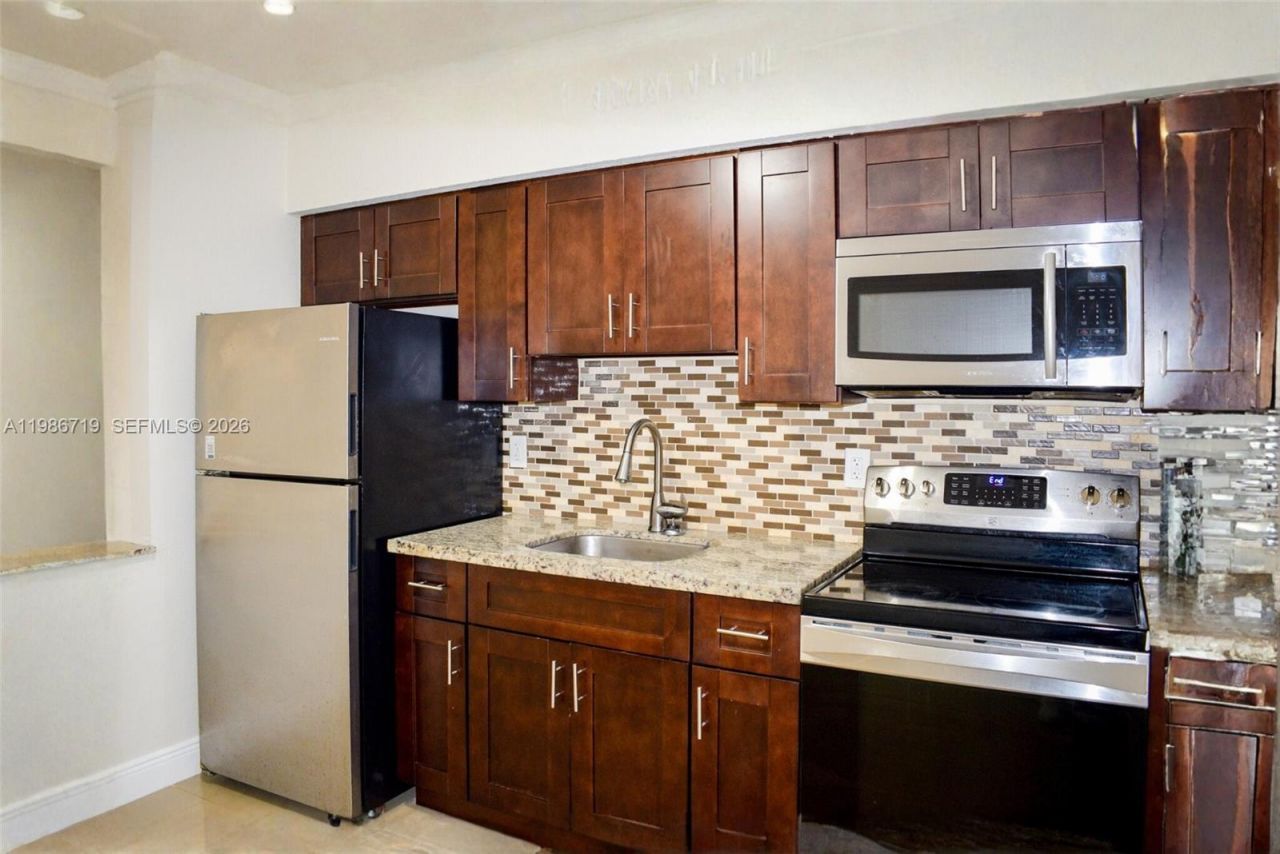 4260 NW 31st Ter, Unit 2, Lauderdale Lakes, FL 33309 Photo