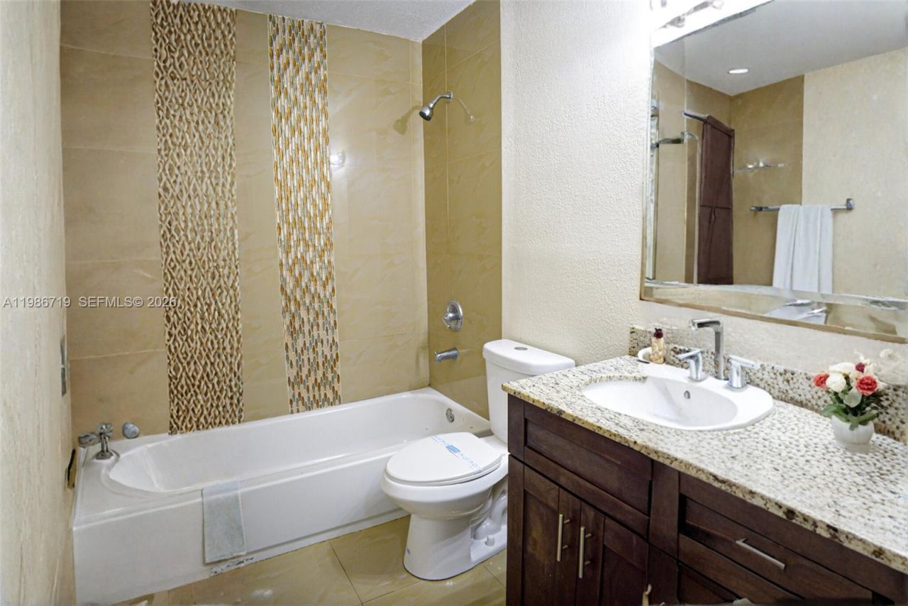 4260 NW 31st Ter, Unit 2, Lauderdale Lakes, FL 33309 Photo