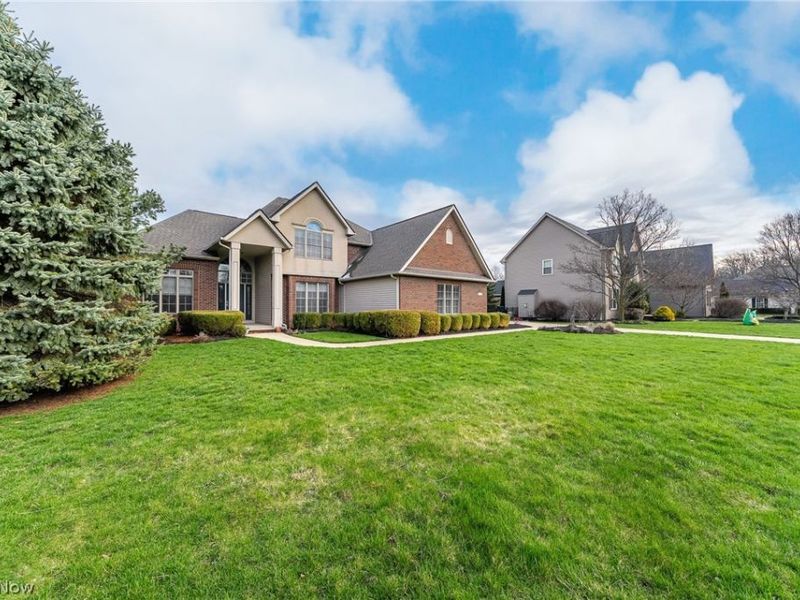 35914 Hanamar Drive , Avon, OH 44011 Photo 2