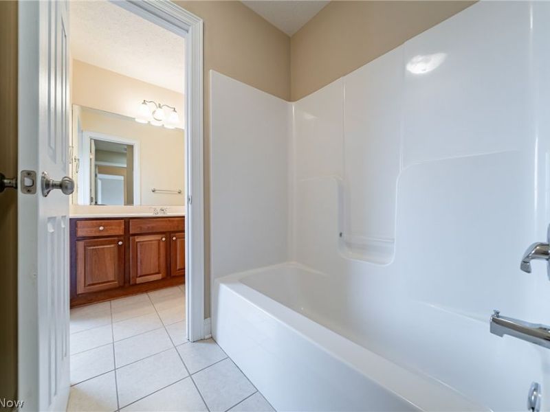 35914 Hanamar Drive , Avon, OH 44011 Photo 37