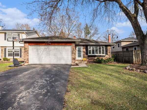 97 N Kenilworth Avenue , Glen Ellyn, IL 60137