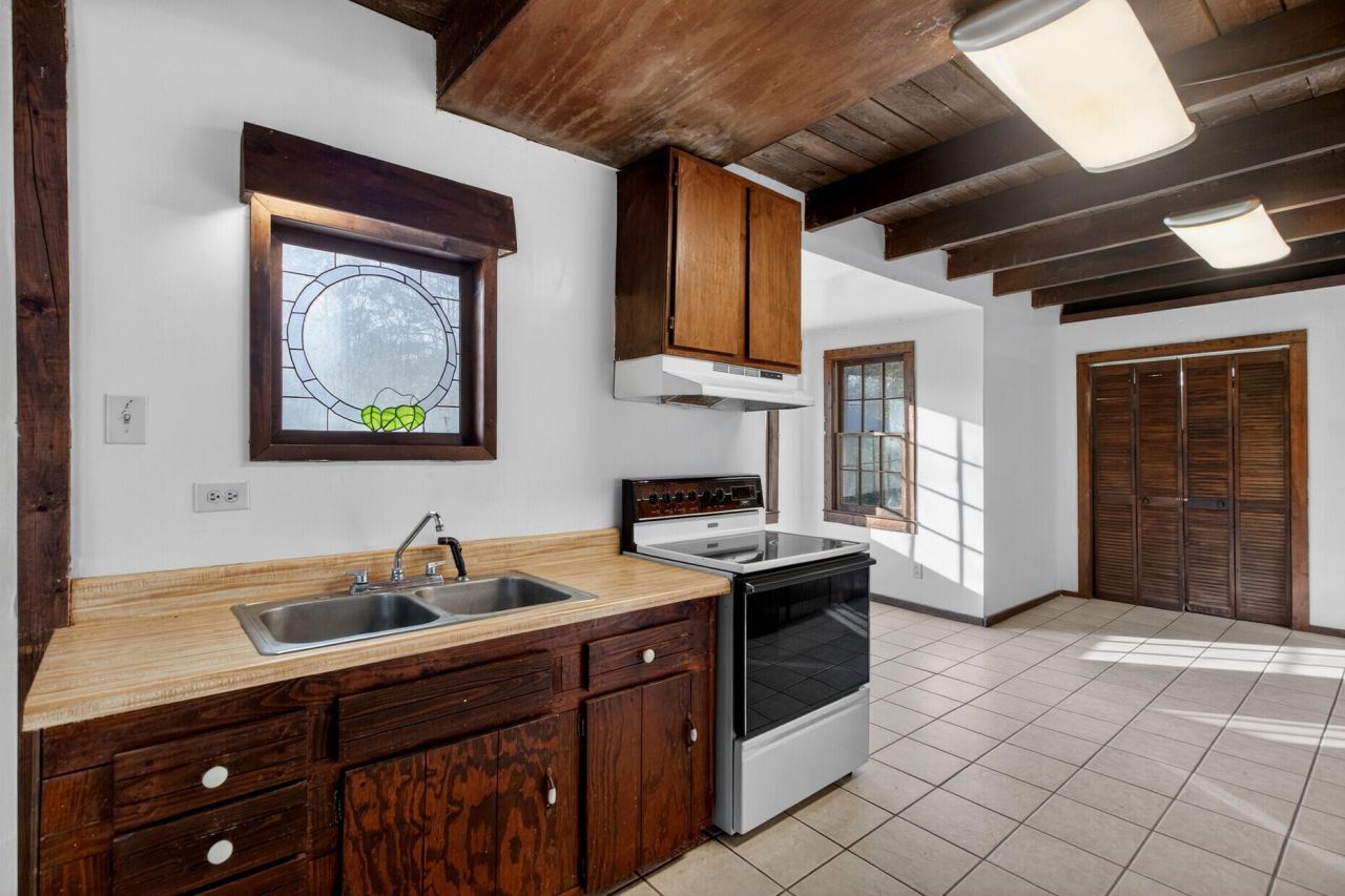 106 Jones Road Photo 12