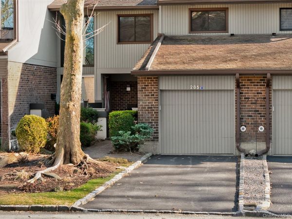 285 Carriage House Drive, Jericho, NY 11753