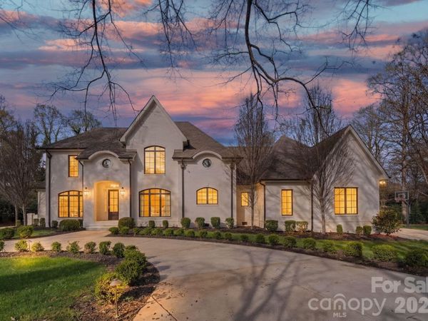 2043 Sharon Lane , Charlotte, NC 28211