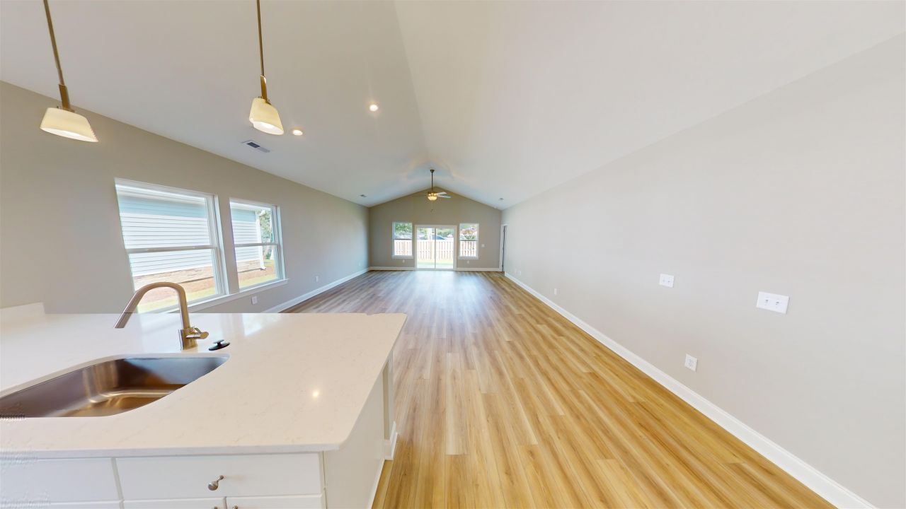 1048 Moen Loop Photo 12