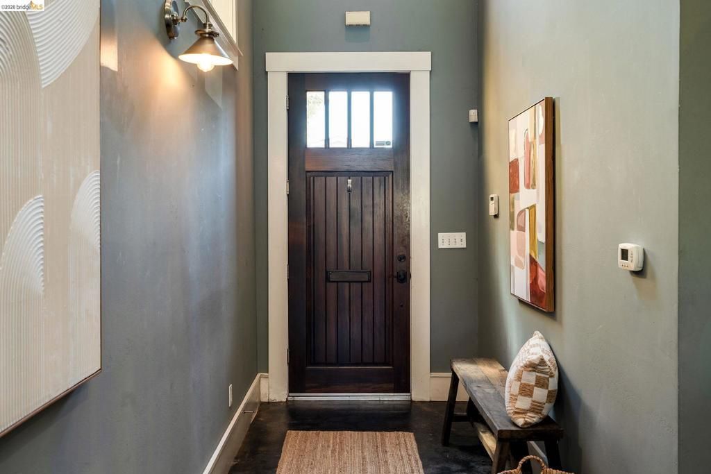 1526 32nd St, Oakland, CA 94608 Main Photo