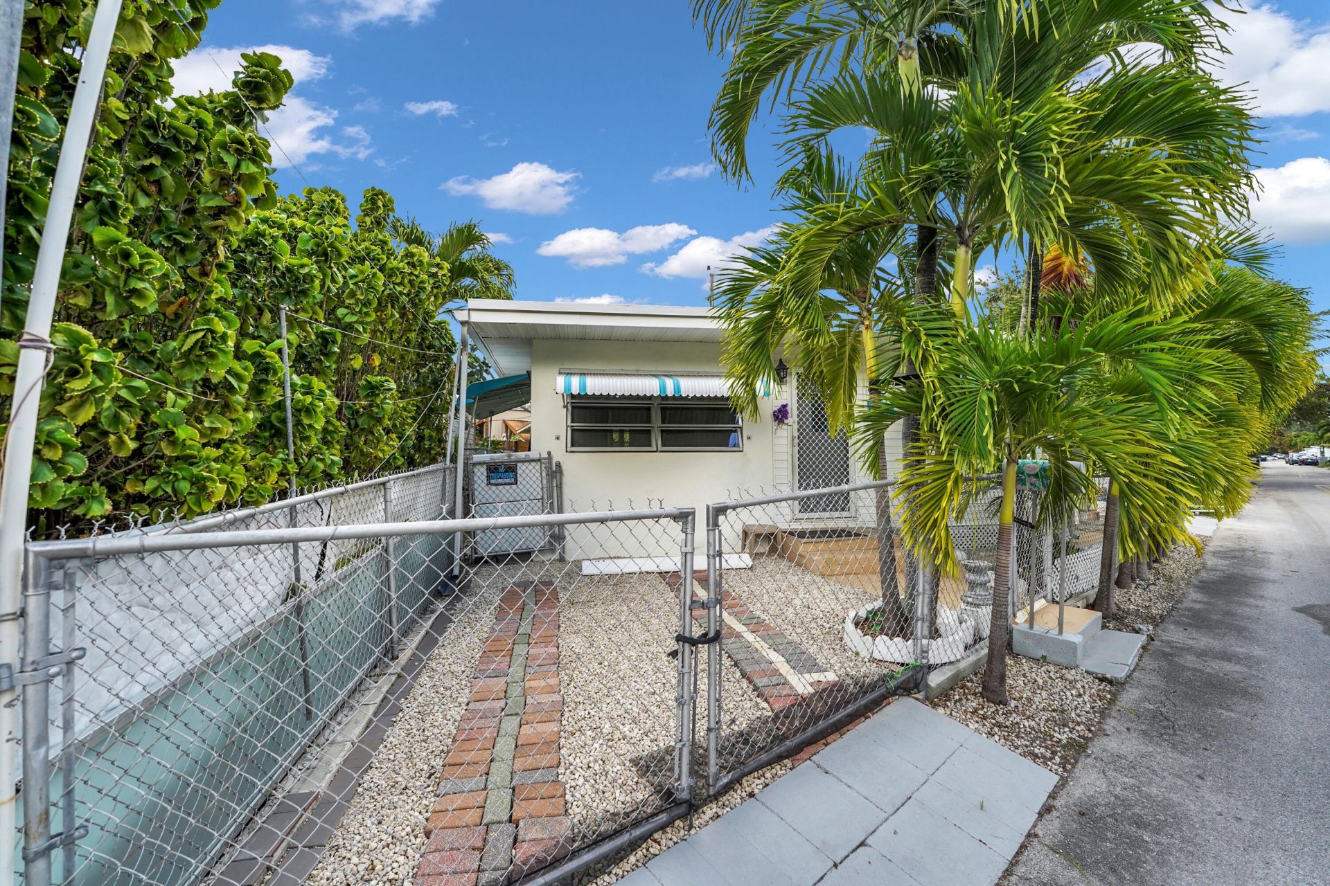 2285 NE 136th Lane, North Miami Beach, FL 33181 Photo