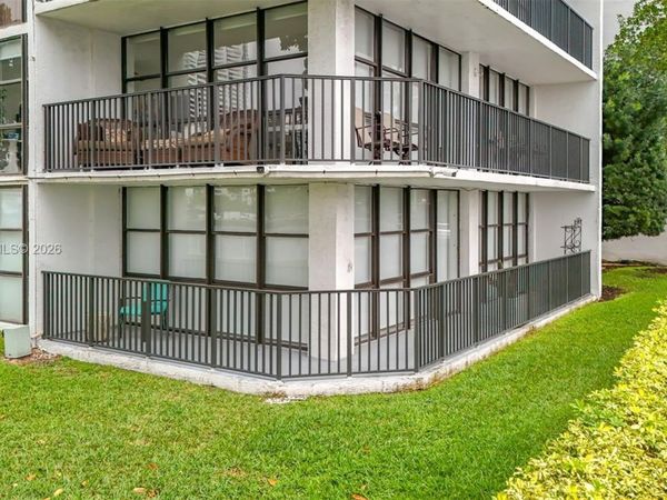 1000 Parkview Dr , Unit 121, Hallandale Beach, FL 33009