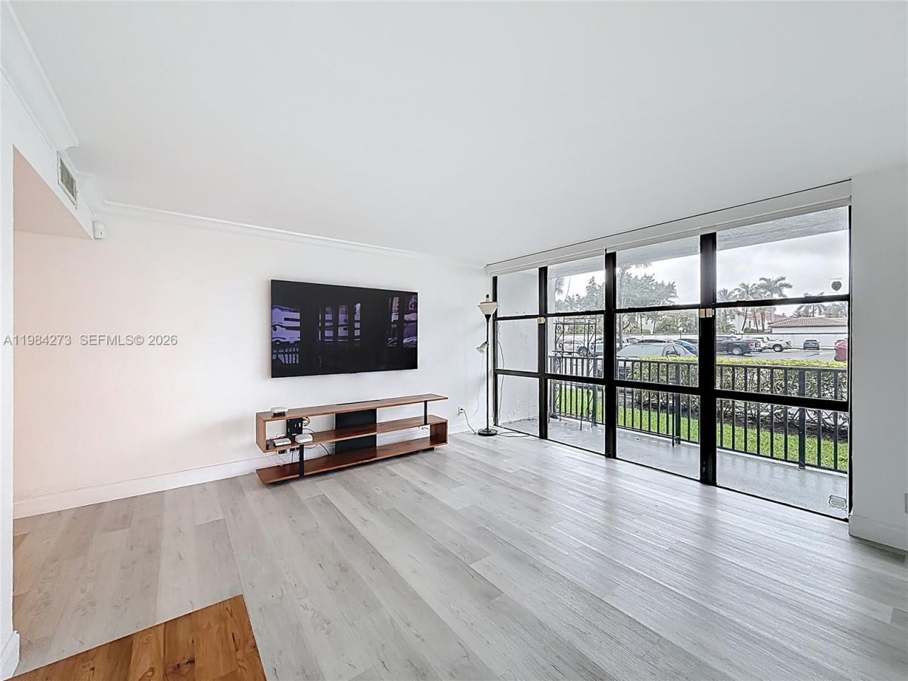 1000 Parkview Dr , Unit 121, Hallandale Beach, FL 33009 Photo