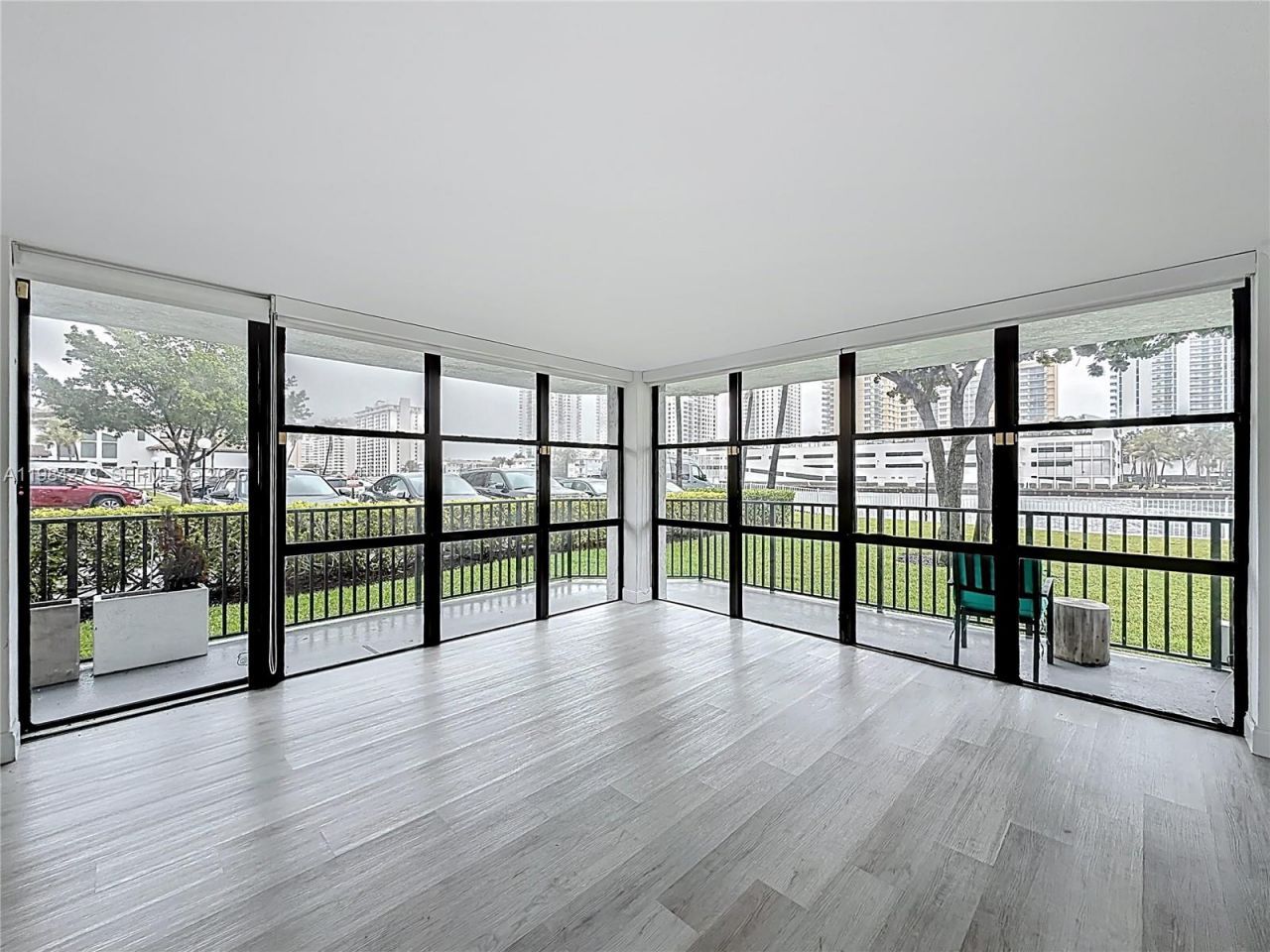 1000 Parkview Dr , Unit 121, Hallandale Beach, FL 33009 Photo