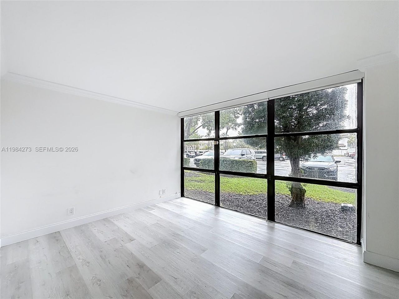 1000 Parkview Dr, Unit 121, Hallandale Beach, FL 33009 Photo