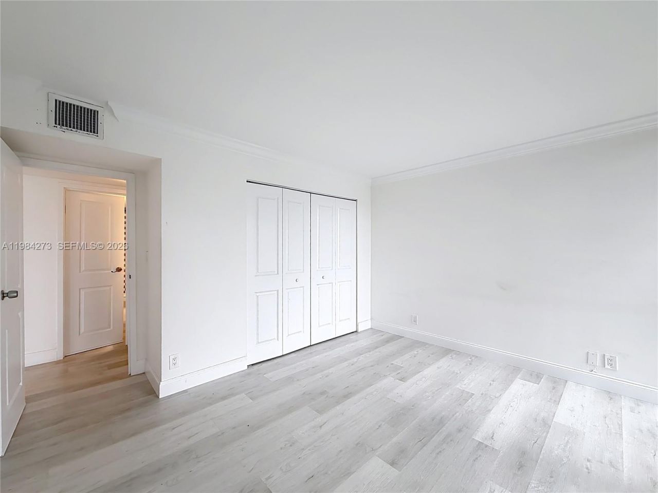 1000 Parkview Dr , Unit 121, Hallandale Beach, FL 33009 Photo