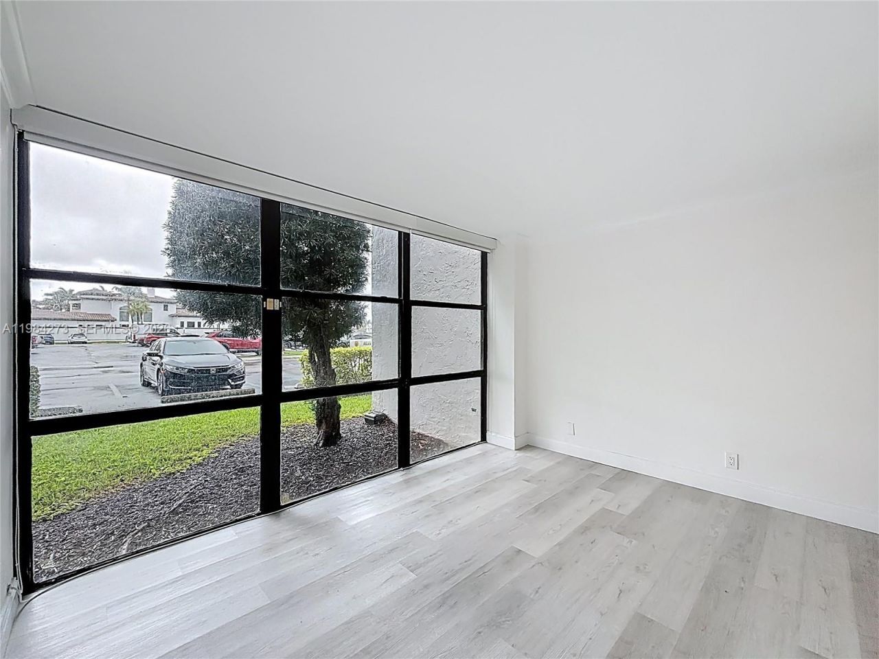 1000 Parkview Dr , Unit 121, Hallandale Beach, FL 33009 Photo