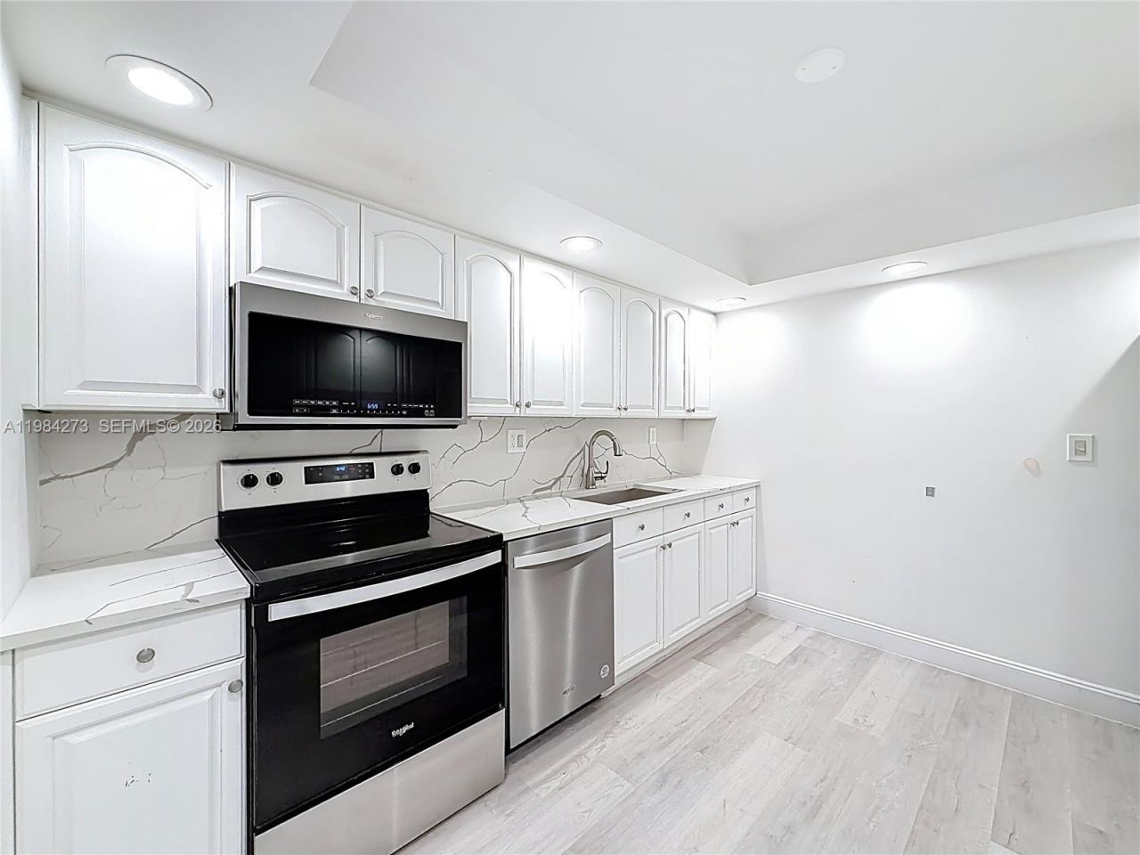 1000 Parkview Dr, Unit 121, Hallandale Beach, FL 33009 Photo