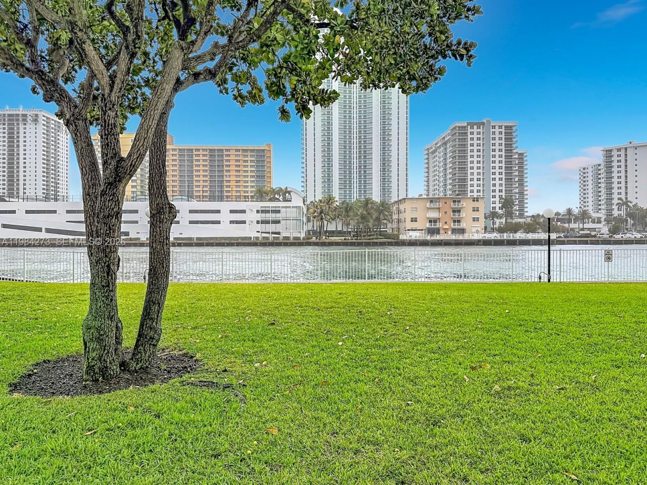 1000 Parkview Dr, Unit 121, Hallandale Beach, FL 33009 Photo