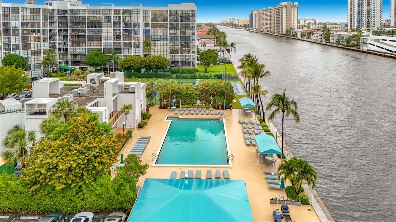 1000 Parkview Dr , Unit 121, Hallandale Beach, FL 33009 Photo