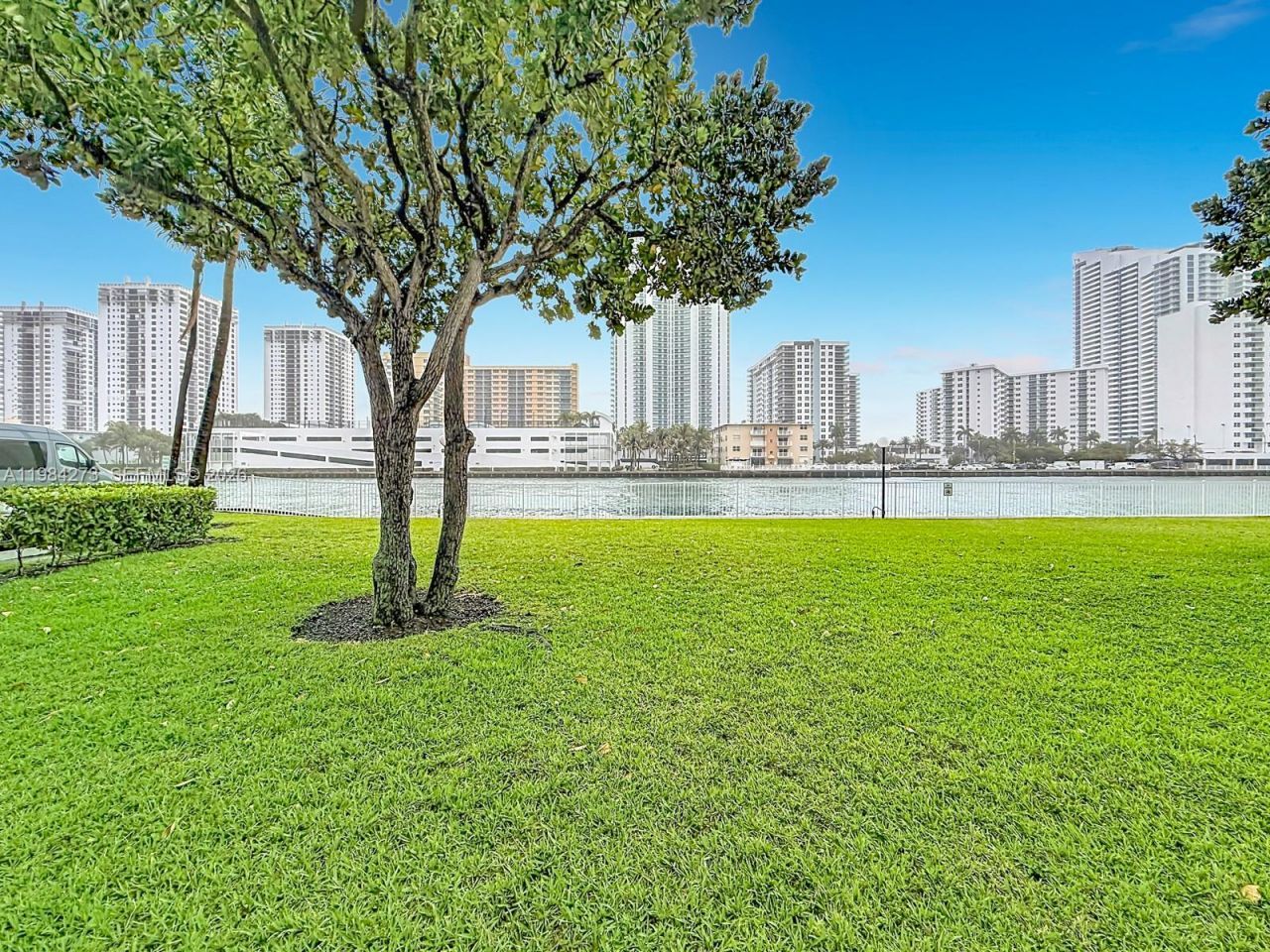 1000 Parkview Dr, Unit 121, Hallandale Beach, FL 33009 Photo