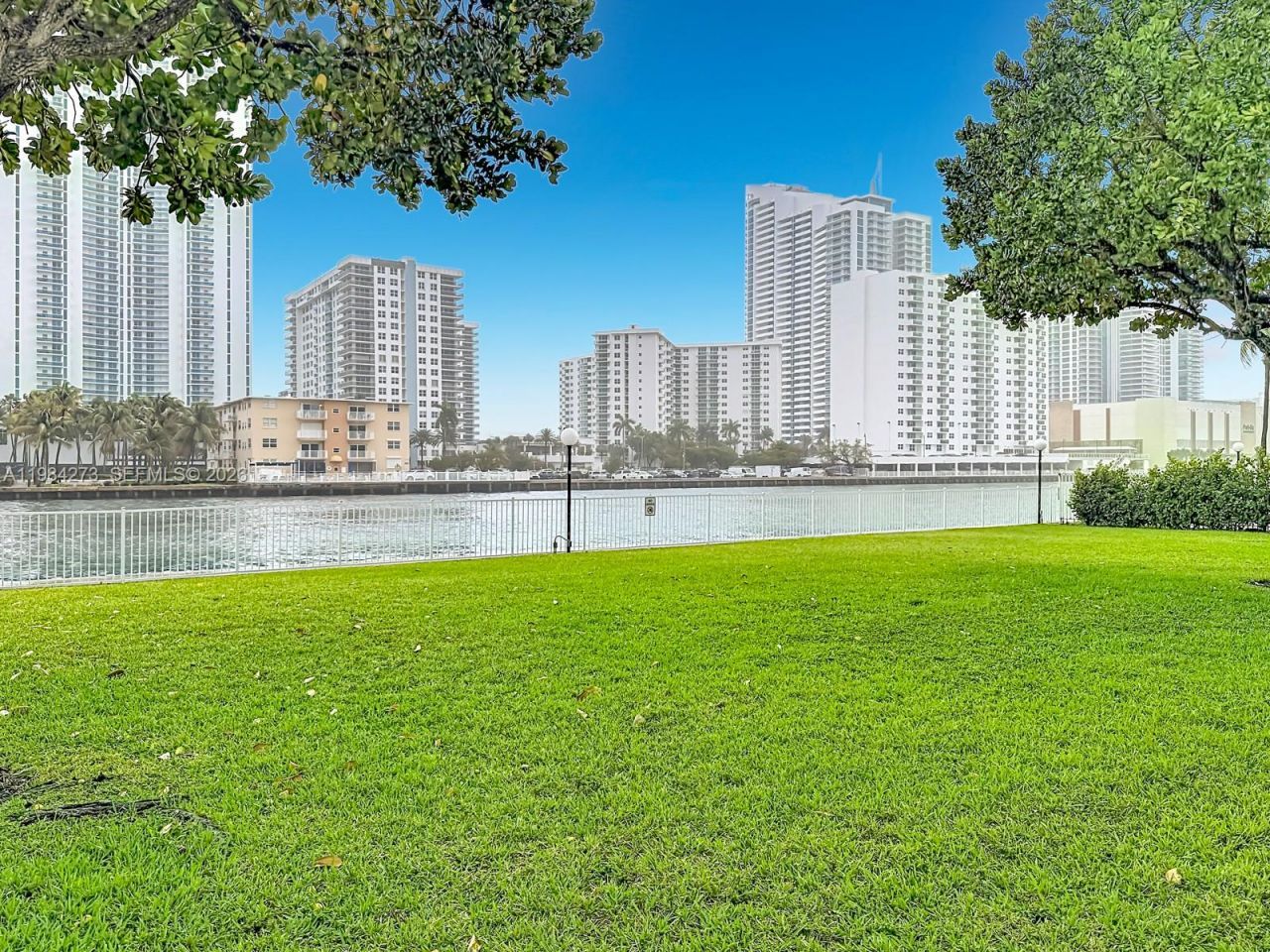 1000 Parkview Dr, Unit 121, Hallandale Beach, FL 33009 Photo