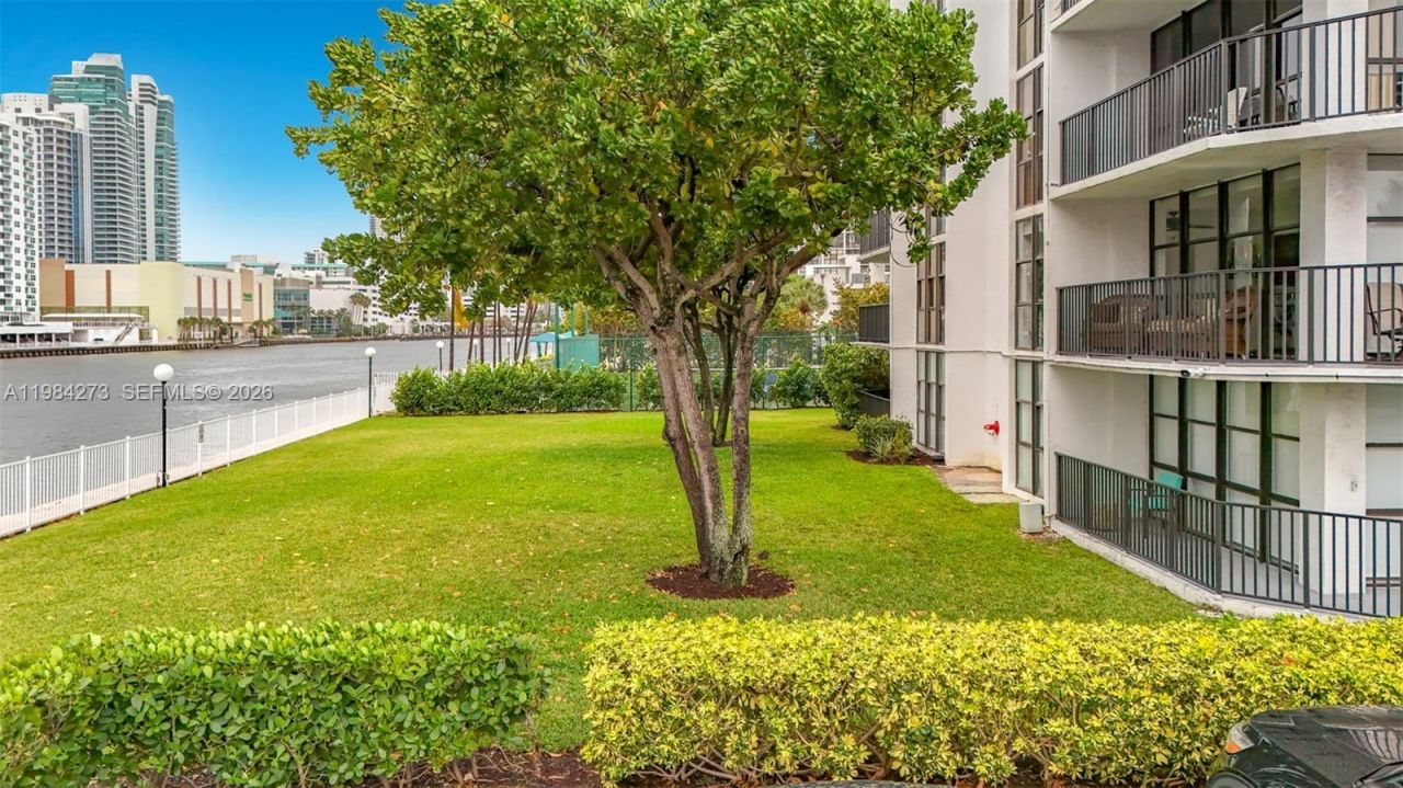 1000 Parkview Dr , Unit 121, Hallandale Beach, FL 33009 Photo