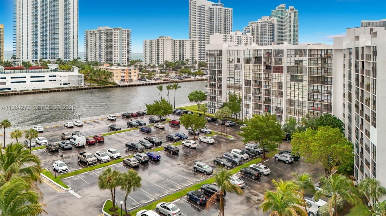 1000 Parkview Dr , Unit 121, Hallandale Beach, FL 33009 Photo