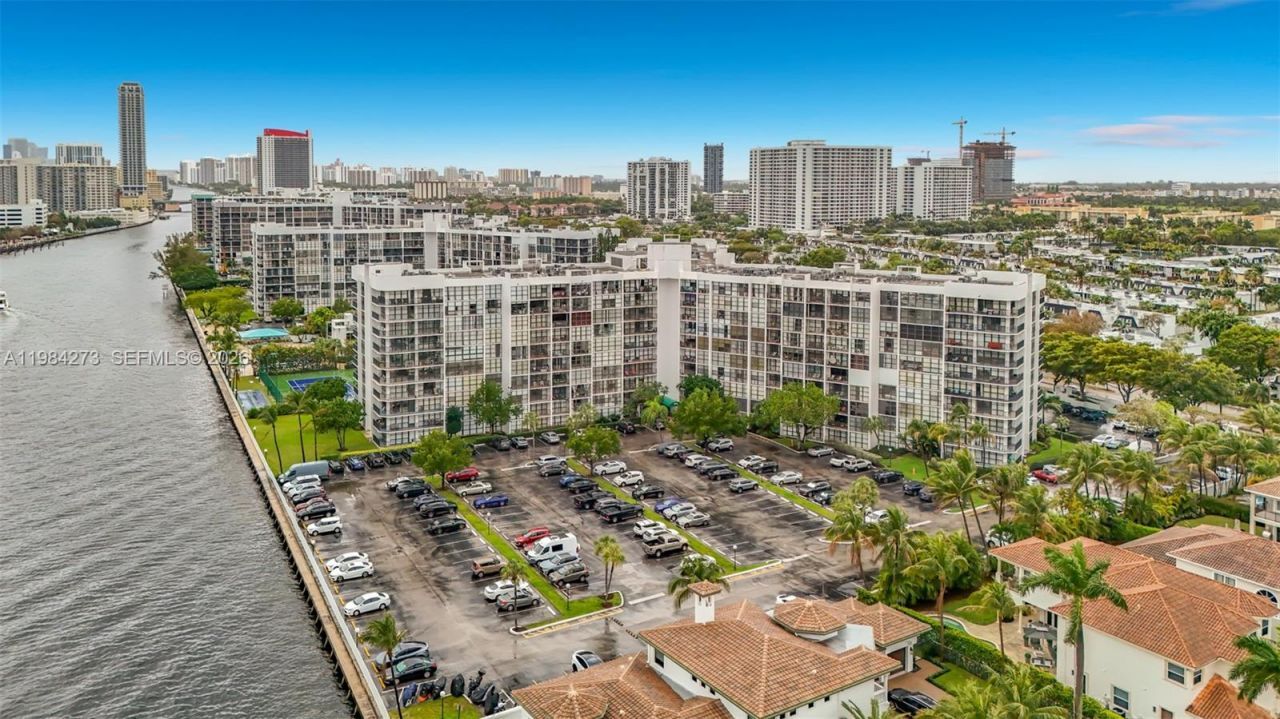 1000 Parkview Dr , Unit 121, Hallandale Beach, FL 33009 Photo