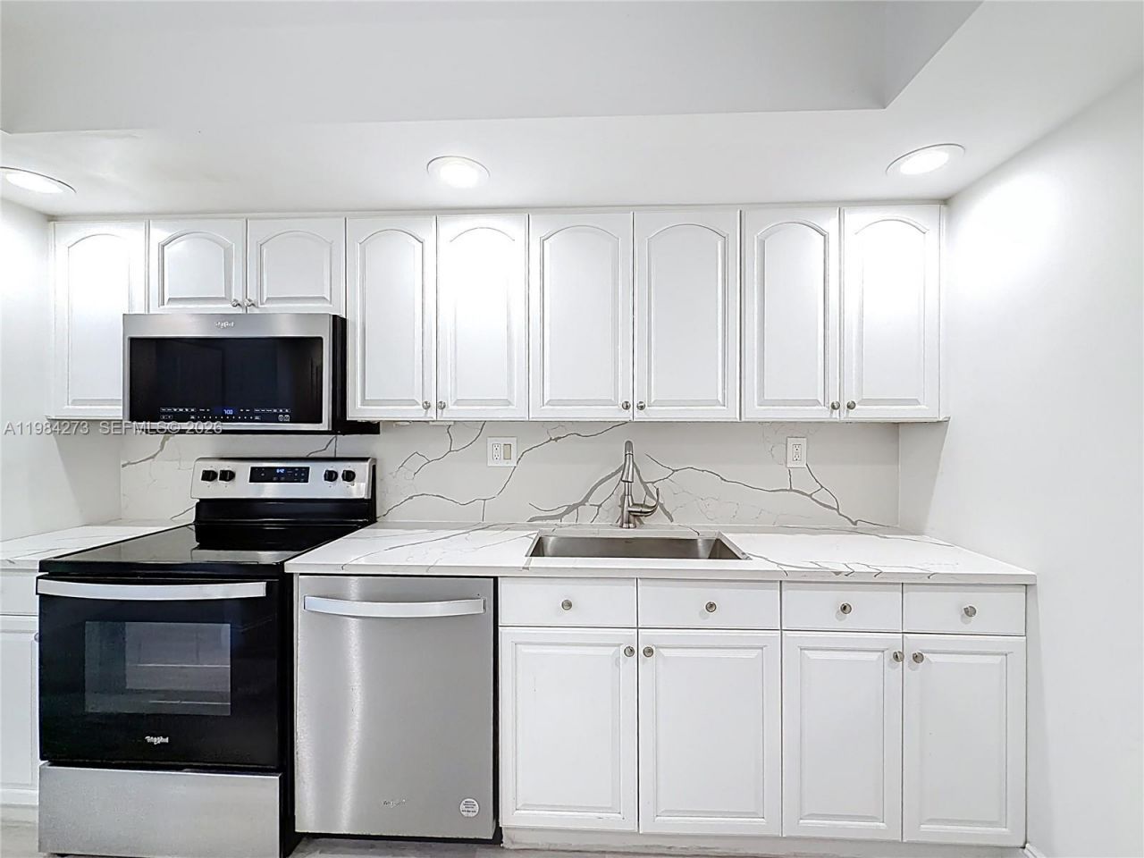 1000 Parkview Dr, Unit 121, Hallandale Beach, FL 33009 Photo