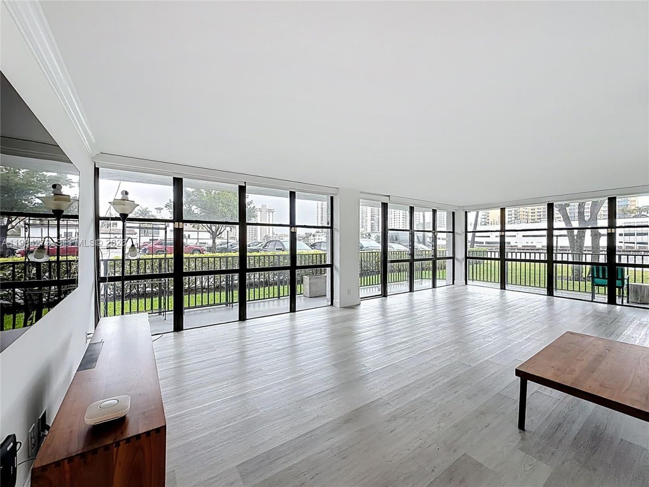 1000 Parkview Dr , Unit 121, Hallandale Beach, FL 33009 Photo