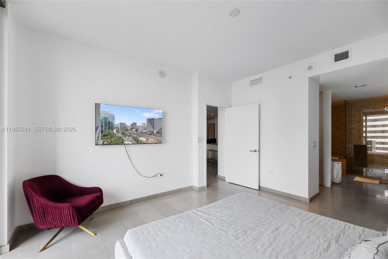 88 SW 7th St , Unit 1010, Miami, FL 33130 Photo