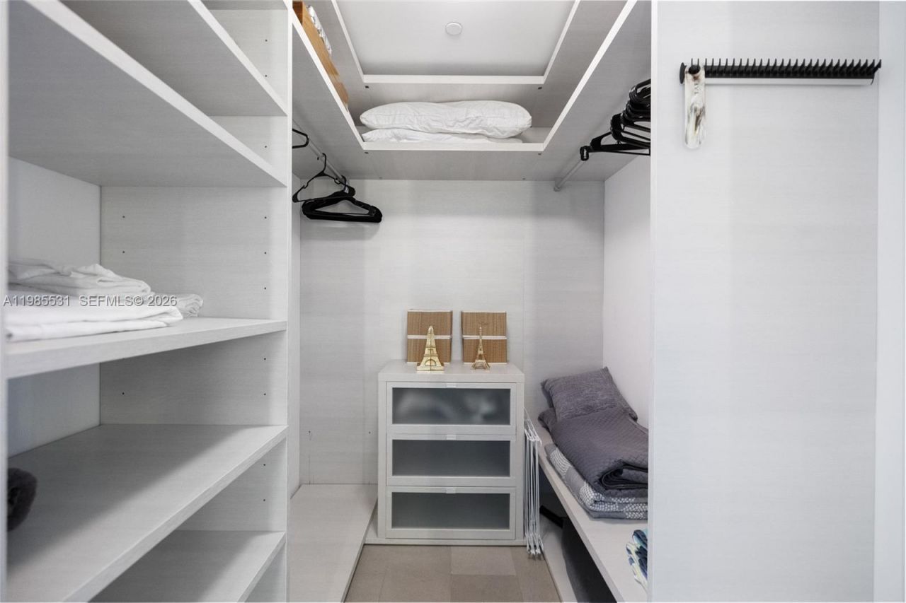 88 SW 7th St , Unit 1010, Miami, FL 33130 Photo