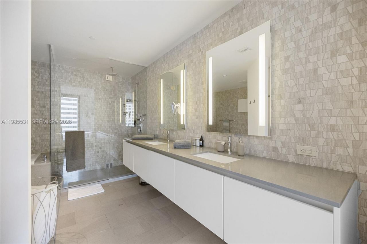 88 SW 7th St , Unit 1010, Miami, FL 33130 Photo