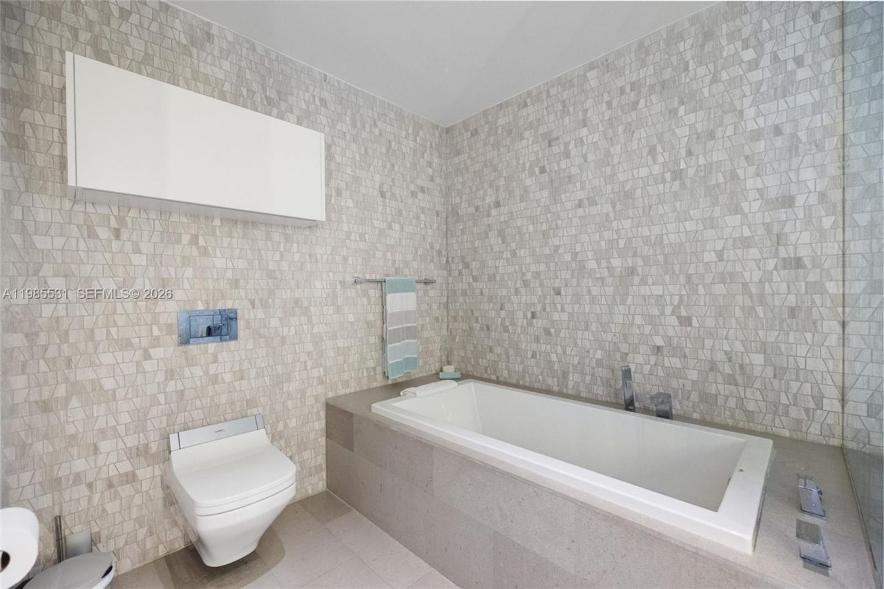 88 SW 7th St , Unit 1010, Miami, FL 33130 Photo