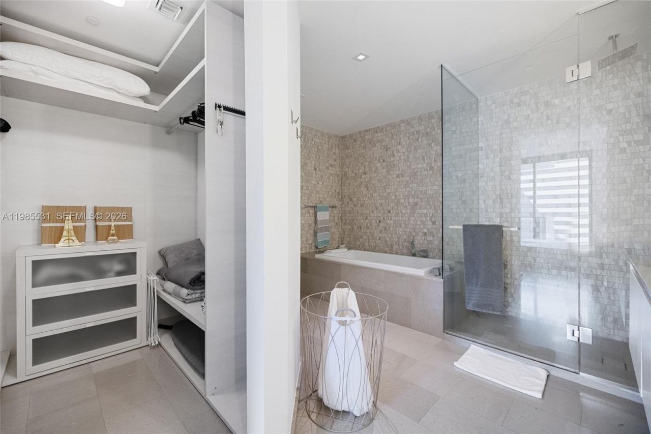 88 SW 7th St , Unit 1010, Miami, FL 33130 Photo