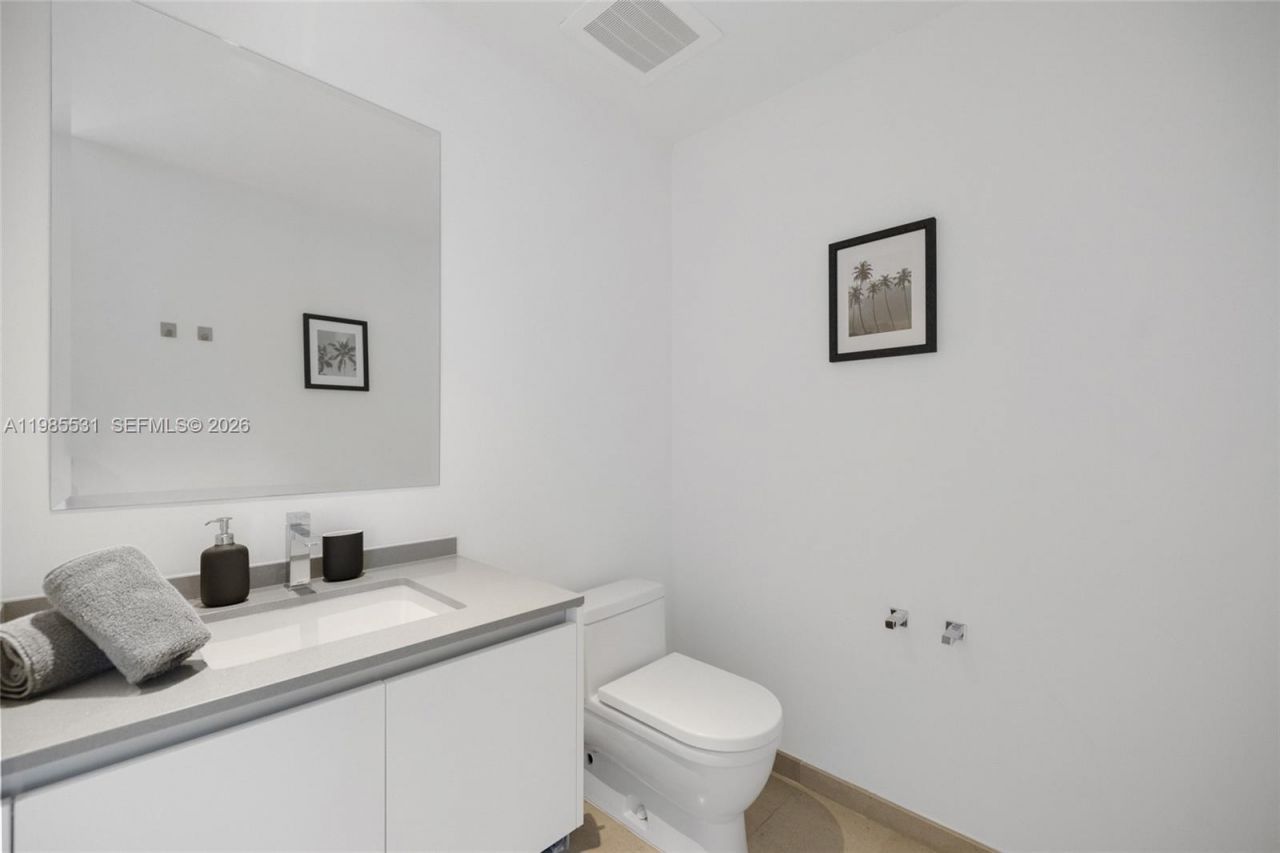 88 SW 7th St , Unit 1010, Miami, FL 33130 Photo