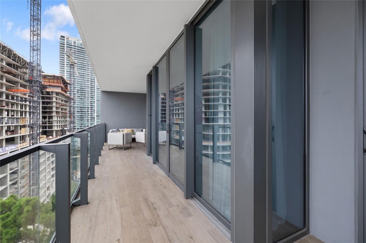 88 SW 7th St , Unit 1010, Miami, FL 33130 Photo