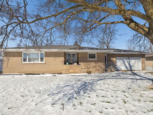 635 N Elm Street , Herscher, IL 60941