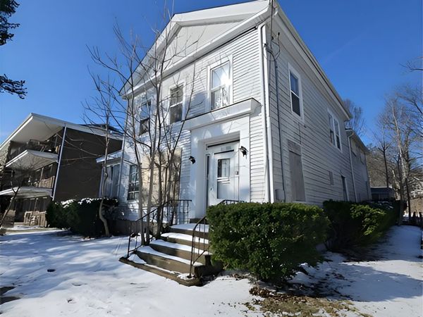 212 S Tryon Street , Woodstock, IL 60098