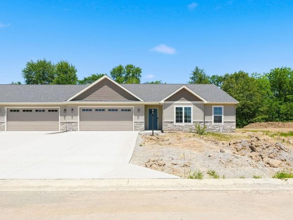 1403 E Boulder Run, Columbia City, IN 46725