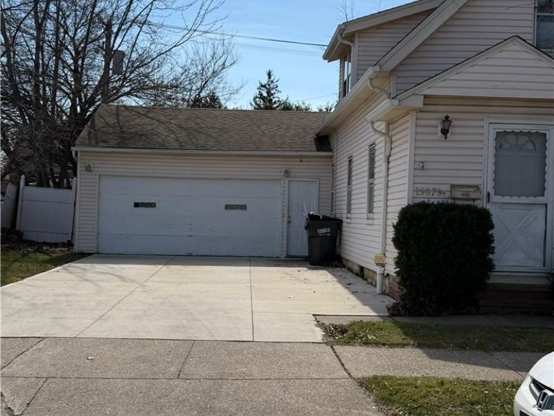 19870 Pasnow Avenue, Euclid, OH 44119 Photo 2