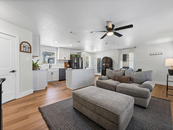 20811 Trapper LN, Lago Vista, TX 78645