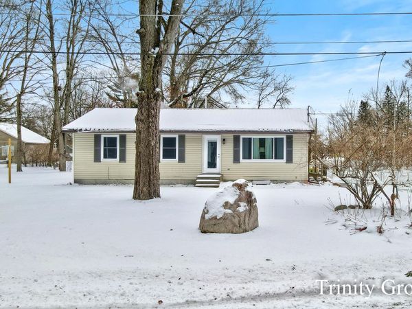 100 W Brooks Street, Newaygo, MI 49337