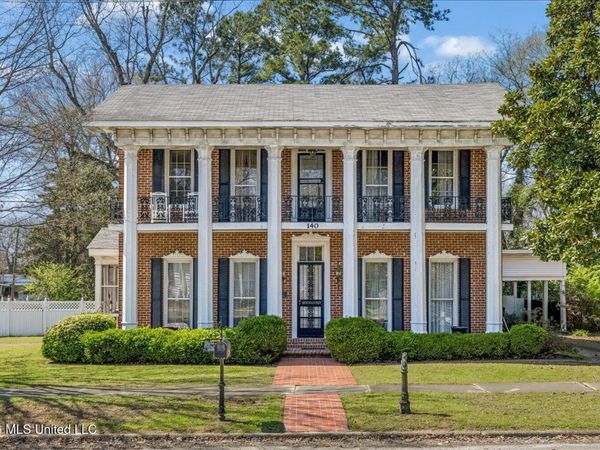 140 N Maury Street, Holly Springs, MS 38635