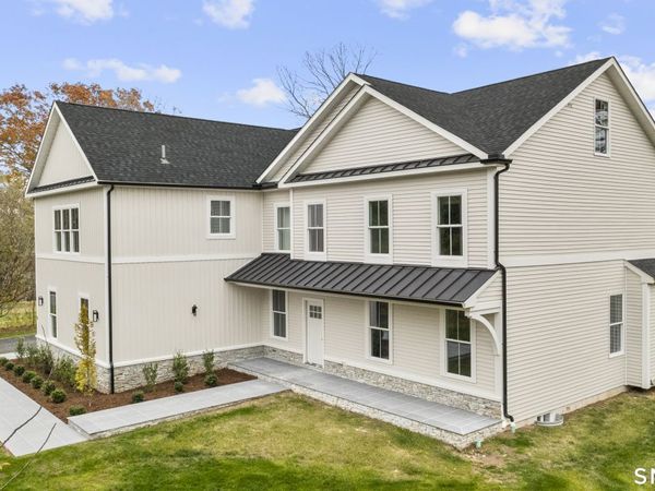 11 Laurel Hill, Branford, CT 06405