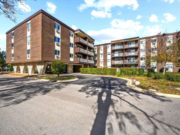 1311 S Finley Road, Unit 203, Lombard, IL 60148