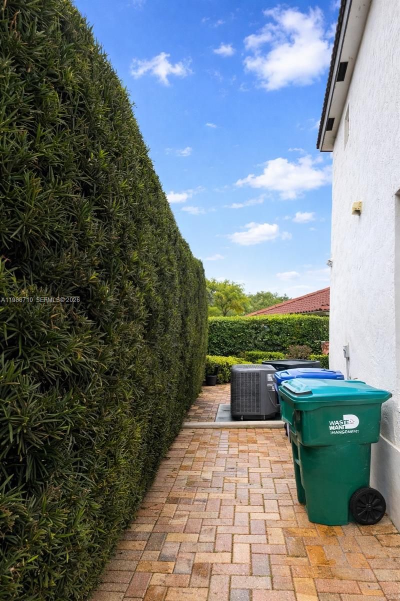 7770 NW 161st Ter , Miami Lakes, FL 33016 Photo