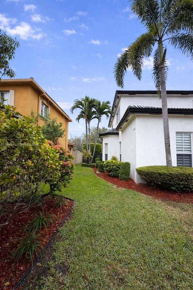 7770 NW 161st Ter , Miami Lakes, FL 33016 Photo