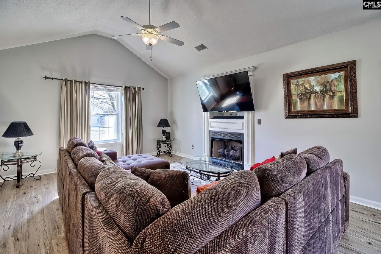 205 Twin Oaks Lane Photo 6