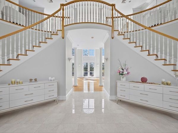 11 Elizabeth Way, Lynnfield, MA 01940